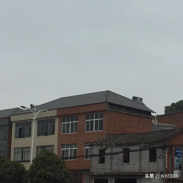 農(nóng)村自建房坡屋頂，用琉璃瓦還是樹(shù)脂瓦？看看內(nèi)行人的經(jīng)驗(yàn)分享